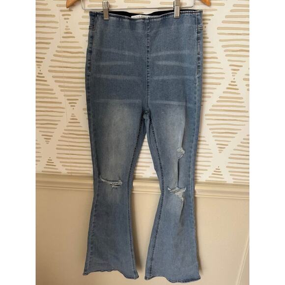 Tinseltown Juniors Size 5 Distressed Flare Jeans - Picture 1 of 2